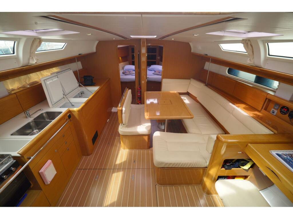Sun Odyssey 44 i Night & Day