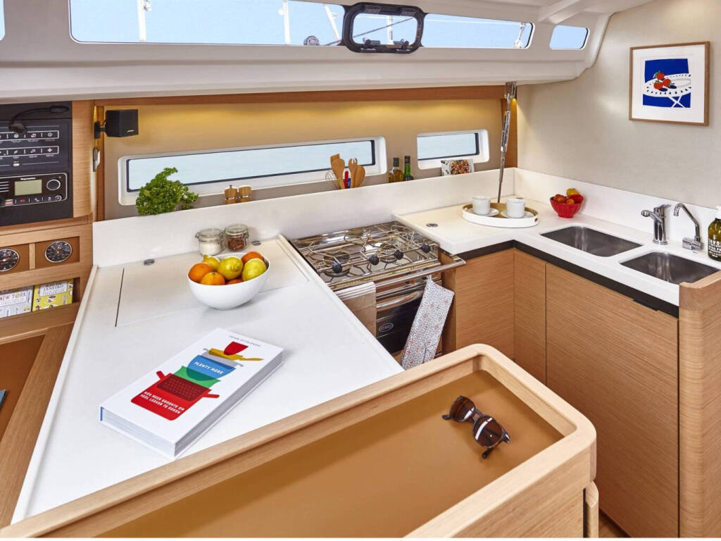 Sun Odyssey 440 Astro