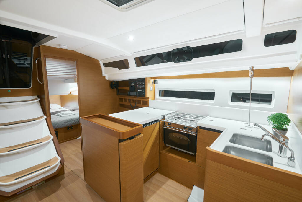 Sun Odyssey 440 Nymeria | Water-maker, Solar Panel, Teak Cockpit
