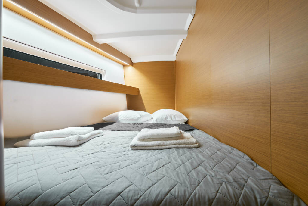 Sun Odyssey 440 Nymeria | Water-maker, Solar Panel, Teak Cockpit