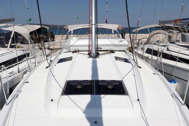 Sun Odyssey 440 Ana