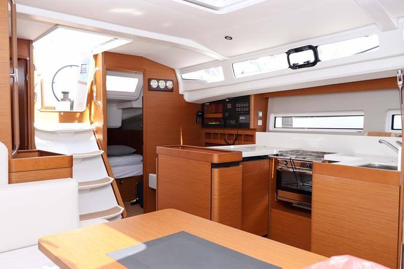 Sun Odyssey 440 Ana