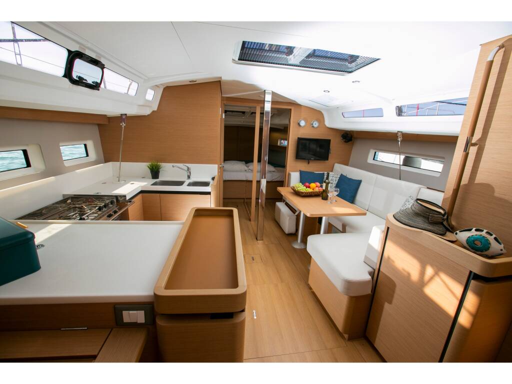 Sun Odyssey 440 BLACK BIRD