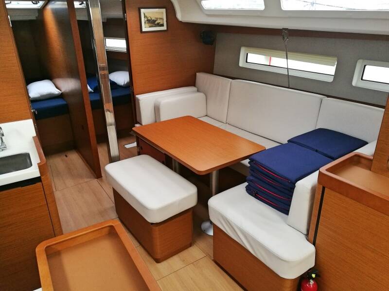 Sun Odyssey 440 Sandy