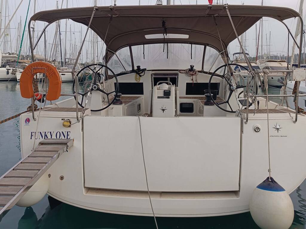 Sun Odyssey 440 Funky One