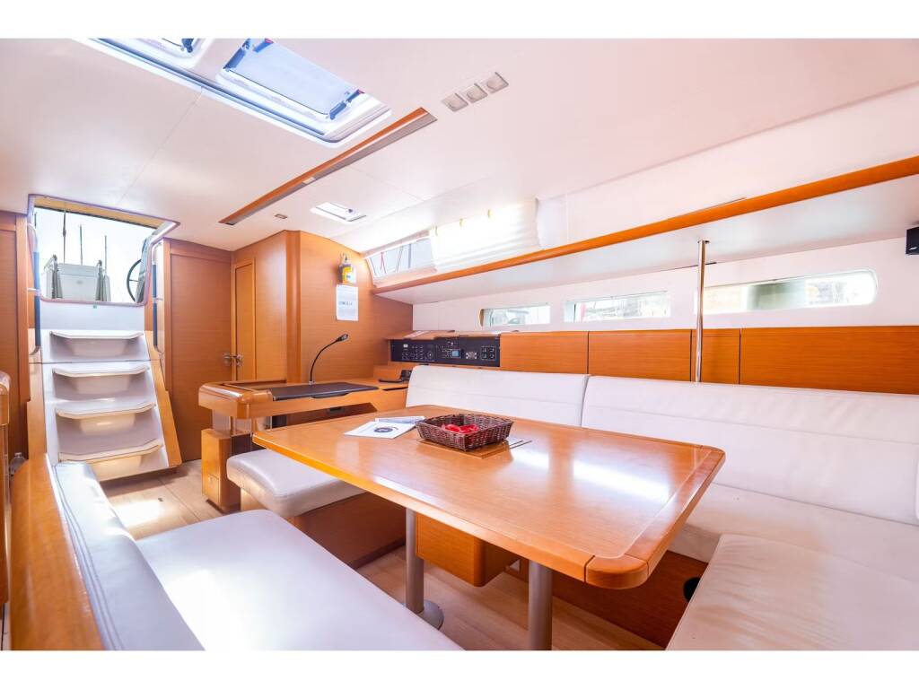 Sun Odyssey 440 Simoun (Pax 10)