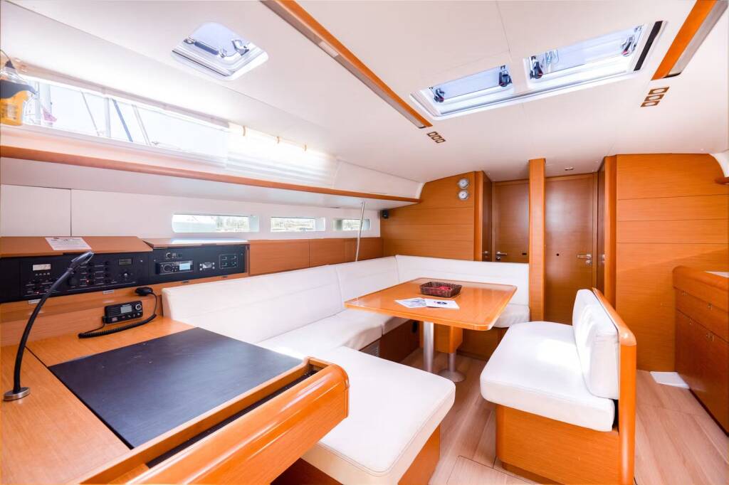 Sun Odyssey 440 Simoun (Pax 10)