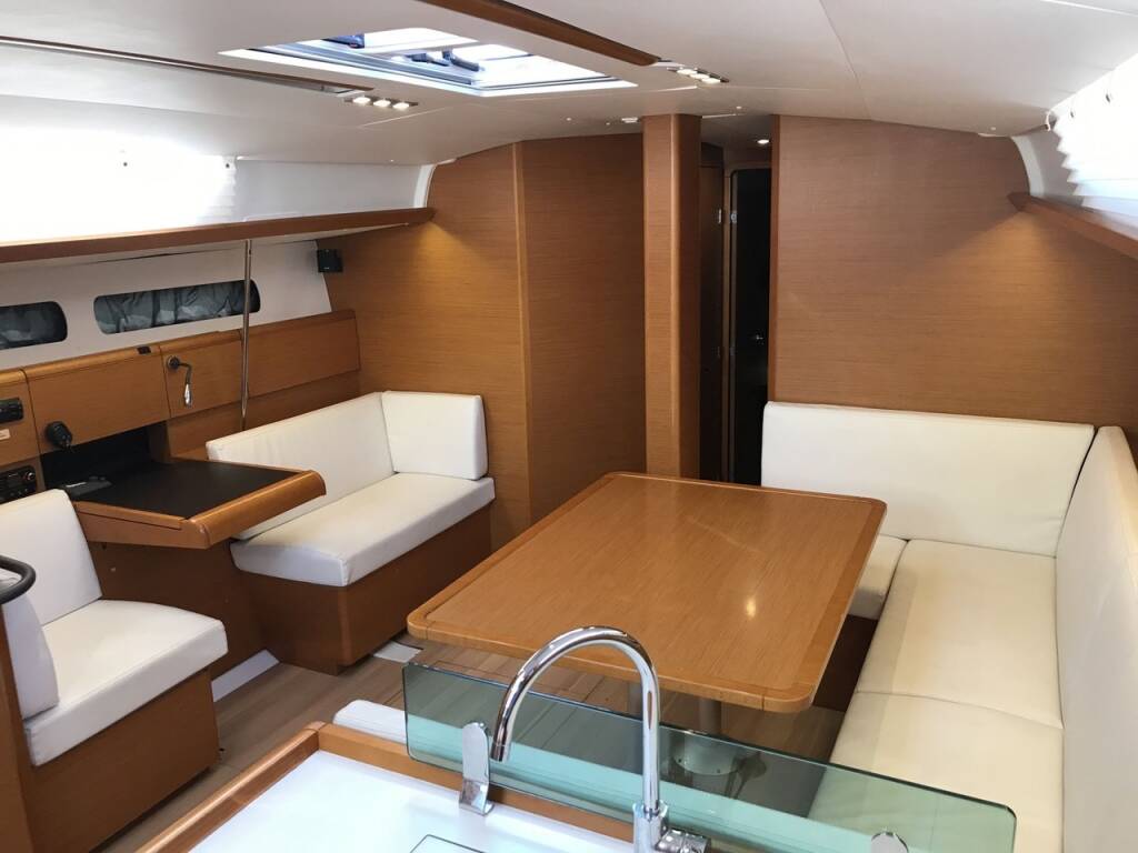Sun Odyssey 449 Winx