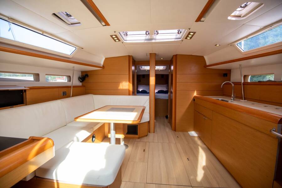 Sun Odyssey 469 Aurora Belle