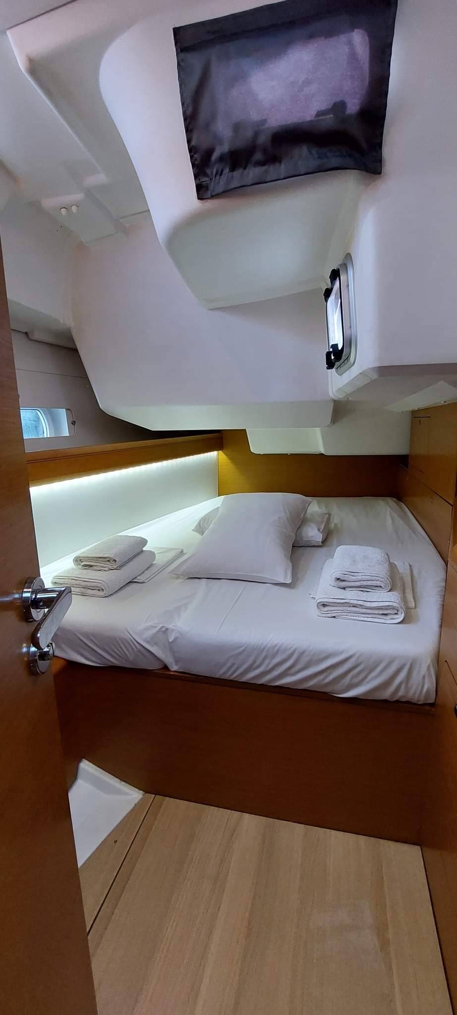 Sun Odyssey 479- YOLO