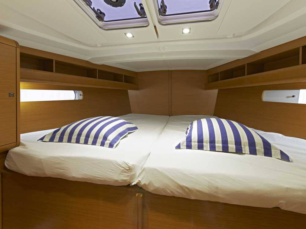 Sun Odyssey 479- YOLO