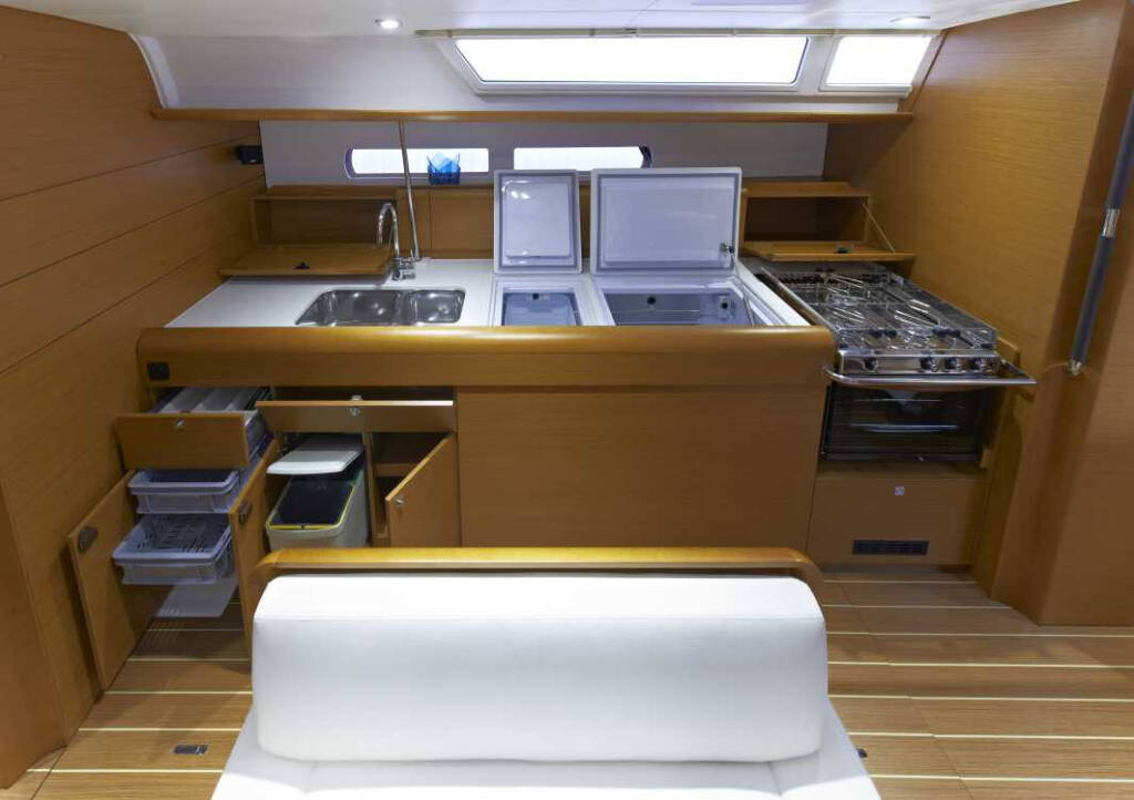 Sun Odyssey 479- YOLO