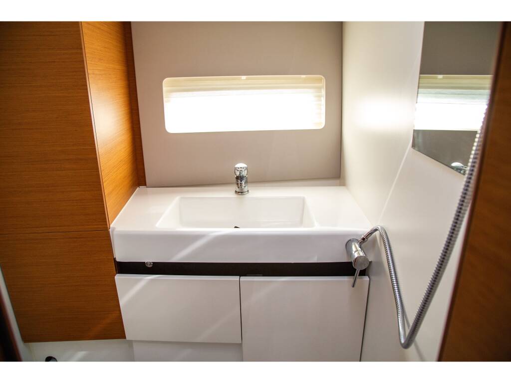 Sun Odyssey 490 4 cabins MAD KISS