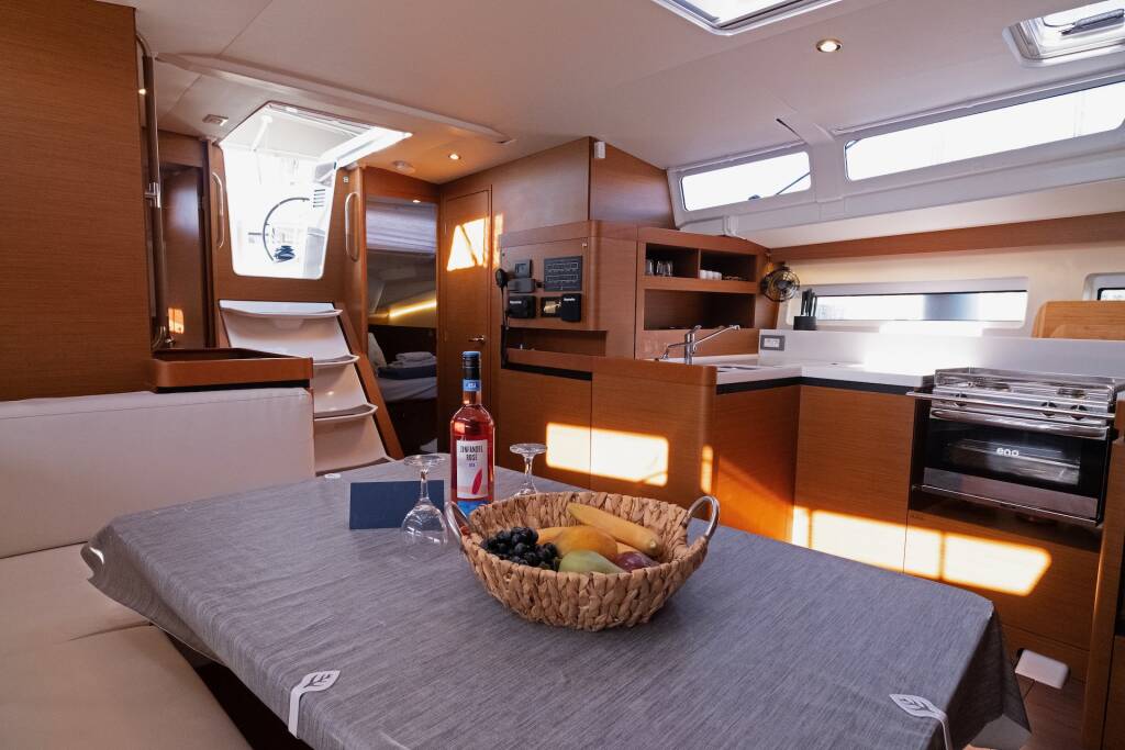 Sun Odyssey 490 "LUXE" Mystic Kiss