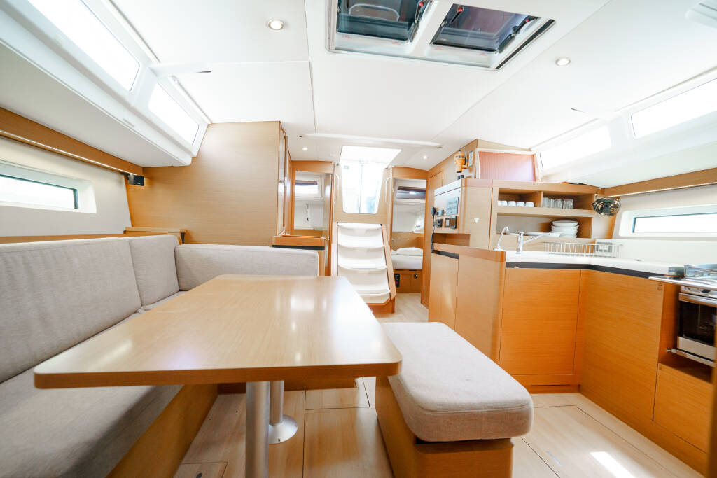 Sun Odyssey 490 Kalm