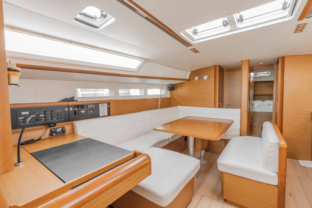 Sun Odyssey 519  PERRO BLANCO