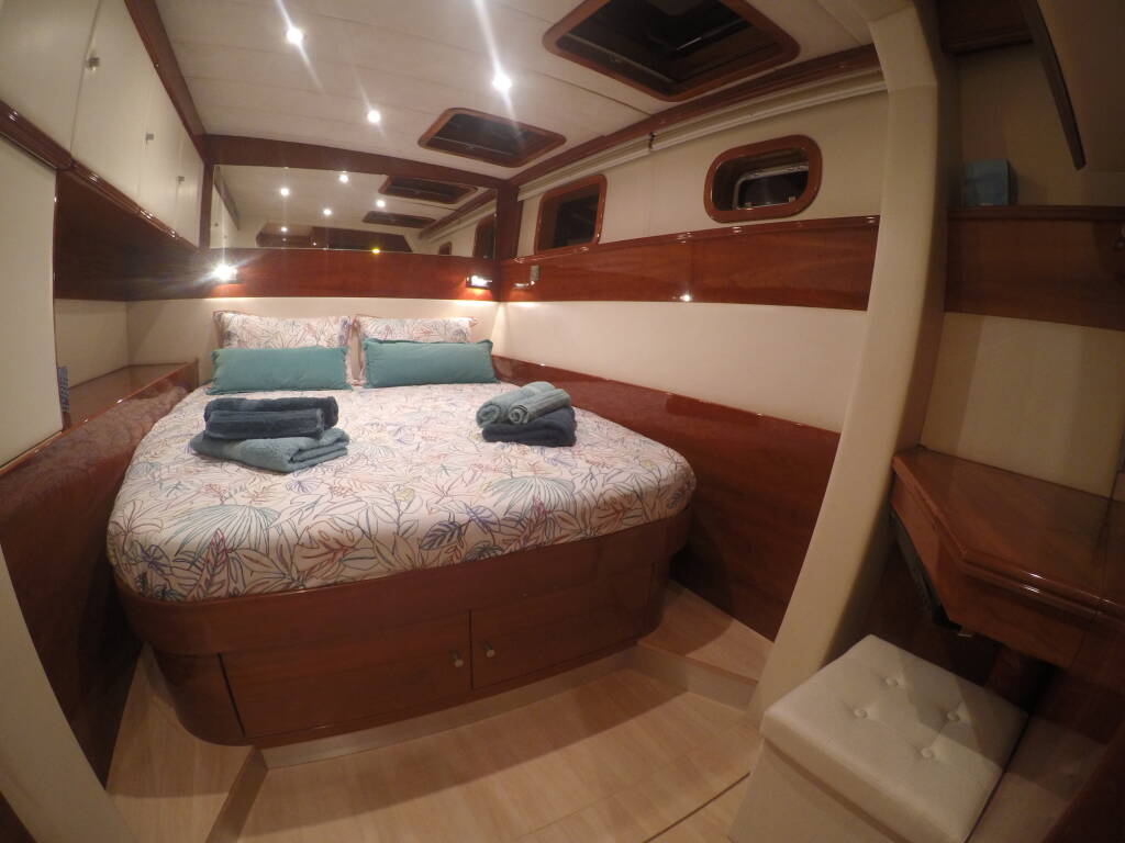 SUNREEF 62 
