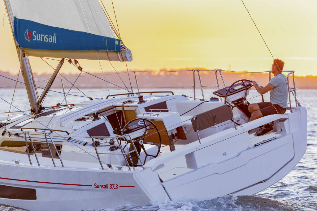 Sunsail 37.3 