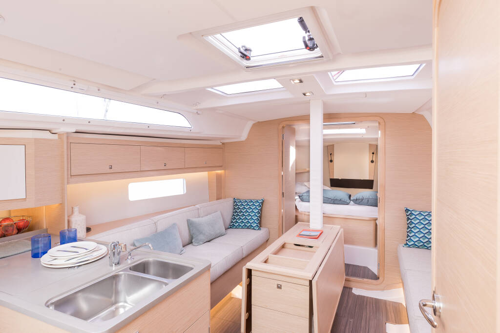Sunsail 37.3 