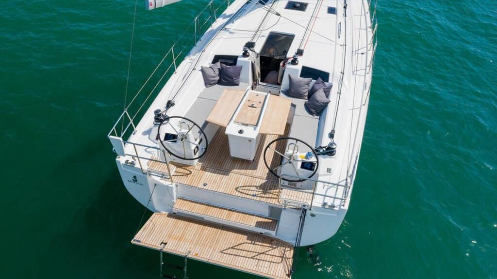 Sunsail Oceanis 40.1 