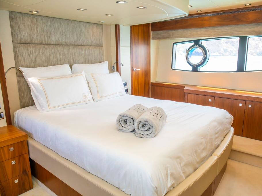 Sunseeker Manhattan 63 Midnight Summer Dream