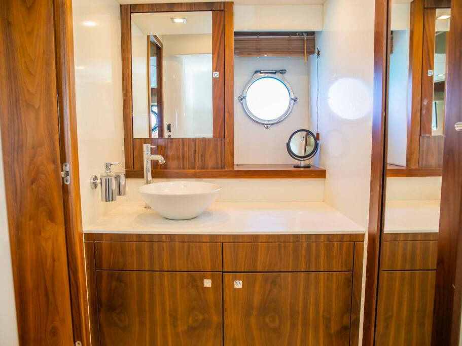 Sunseeker Manhattan 63 Midnight Summer Dream