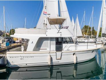 Swift Trawler 34 Fly Blue Sky