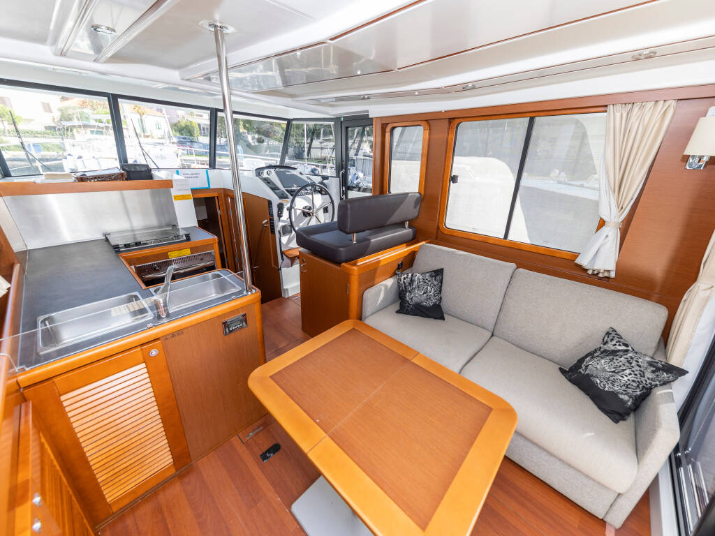 Swift Trawler 34 Fly Blue Sky