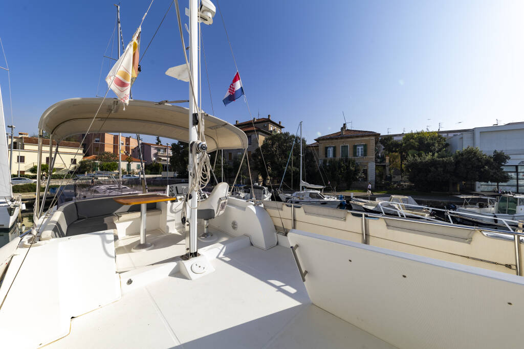 Swift Trawler 34 Fly Blue Sky