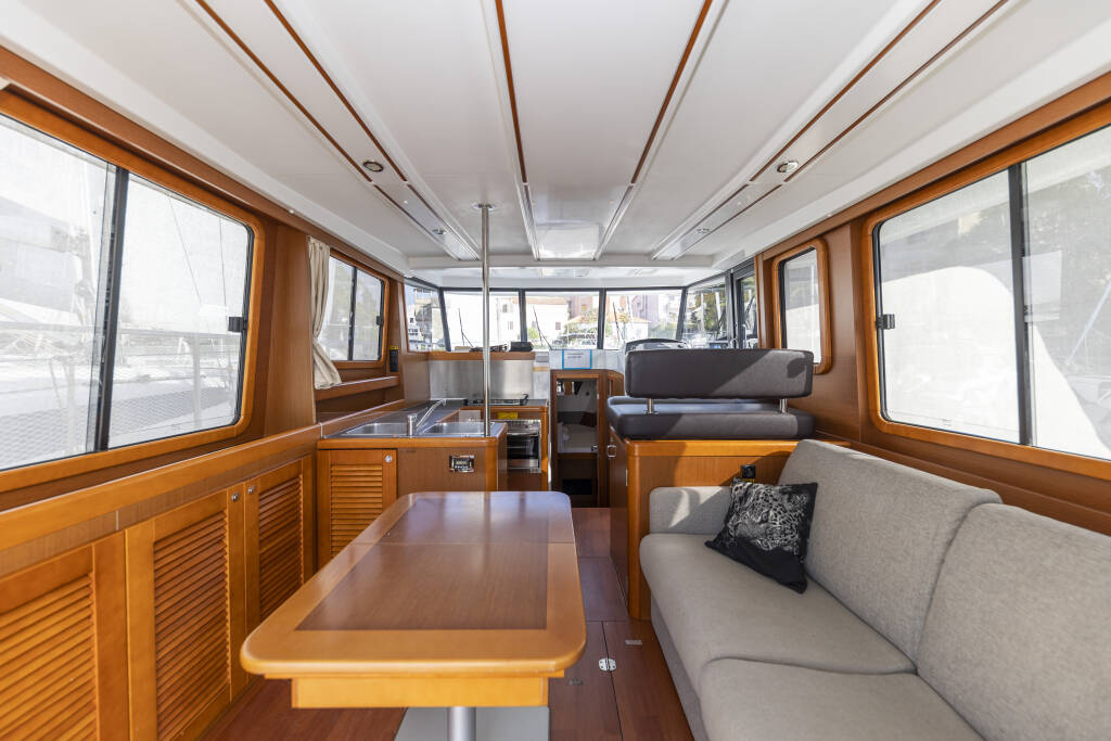 Swift Trawler 34 Fly Blue Sky