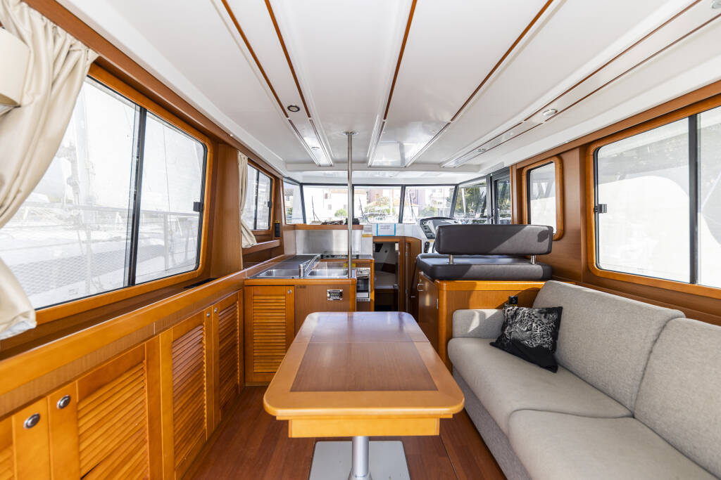 Swift Trawler 34 Fly Blue Sky