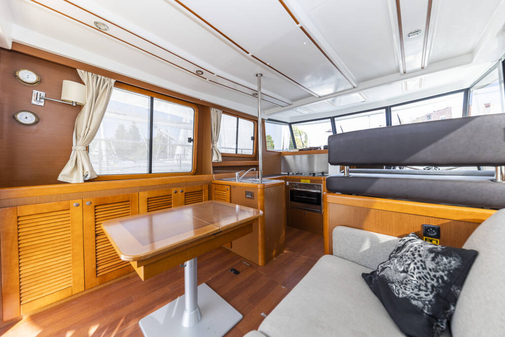 Swift Trawler 34 Fly Blue Sky
