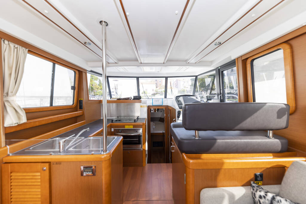 Swift Trawler 34 Fly Blue Sky