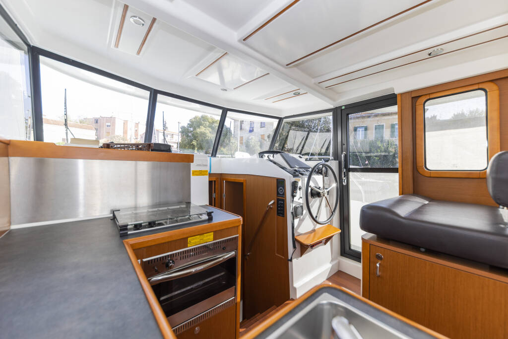 Swift Trawler 34 Fly Blue Sky