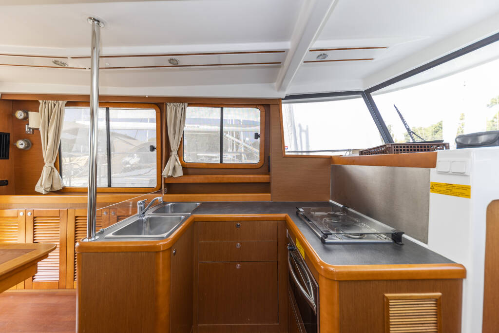 Swift Trawler 34 Fly Blue Sky
