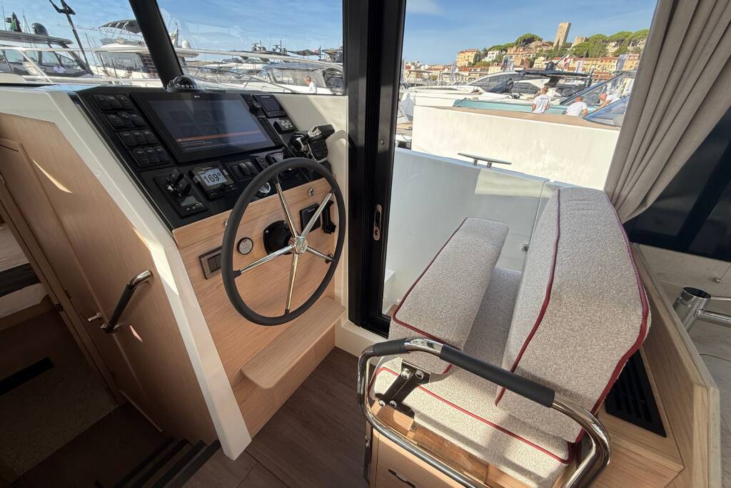 Swift Trawler 37 Fly ZOE