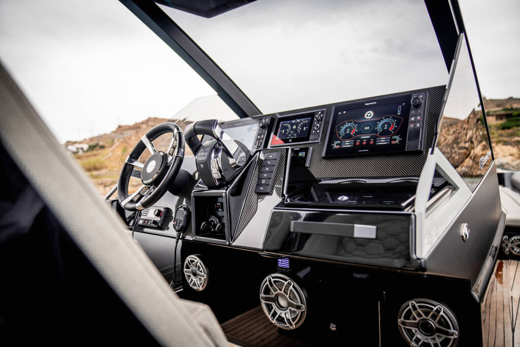Technohull 38 Grand Sport SEADUCTION