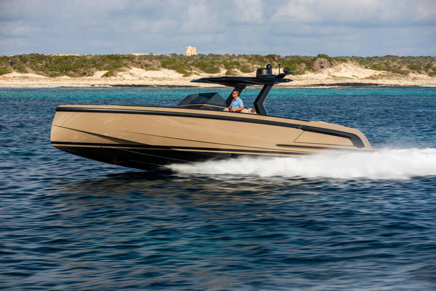 Vanquish VQ40 Goldfinger