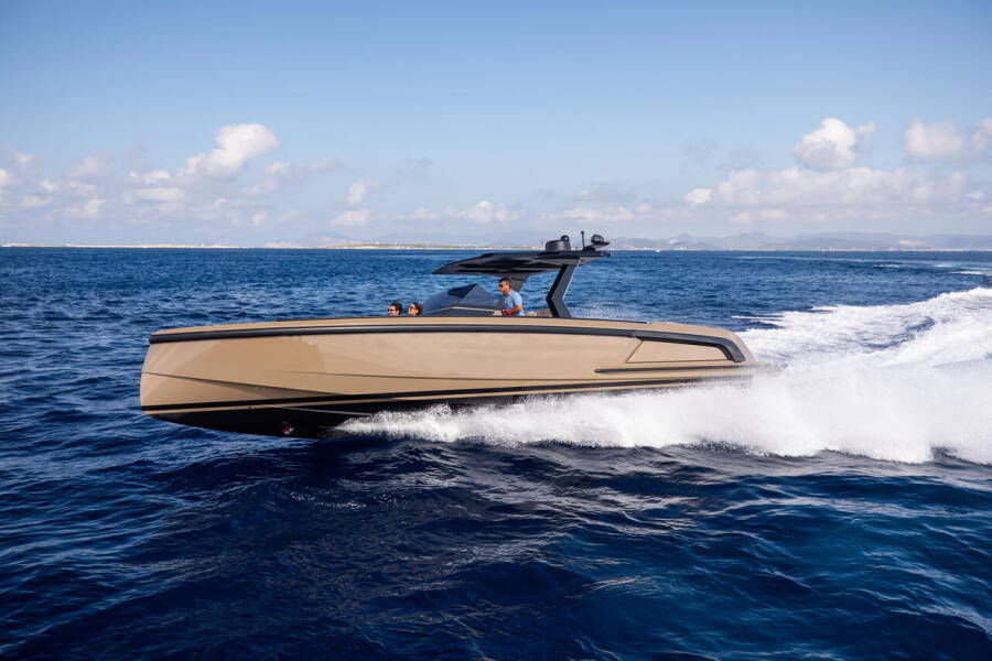 Vanquish VQ40 Goldfinger