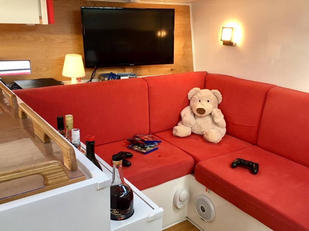 Vismara V71 Red Carpet