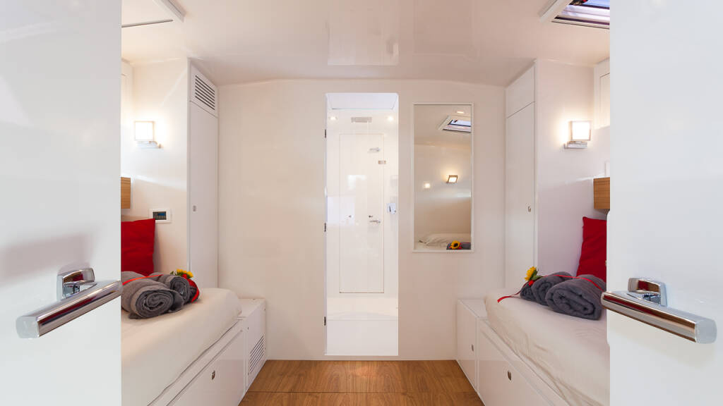 Vismara V71 Red Carpet