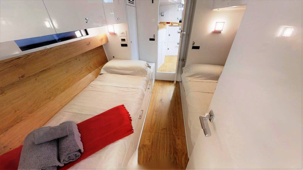 Vismara V71 Red Carpet