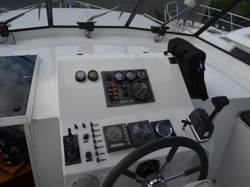 Vri-Jon Contessa 1370 Silver Lady