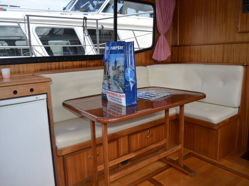 Vri-Jon Contessa 1370 Silver Lady